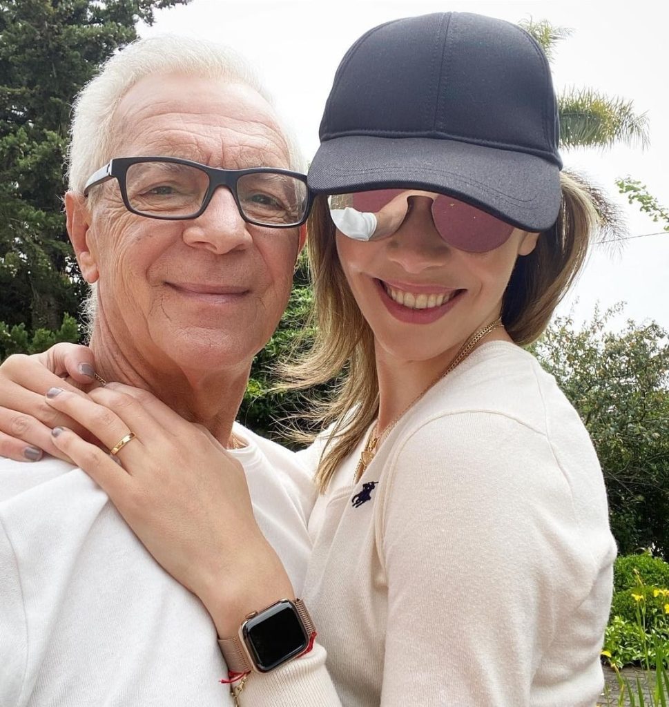 Elina (30) trouwt met 73-jarige miljardair: ‘Ik werd meteen verliefd op hem’