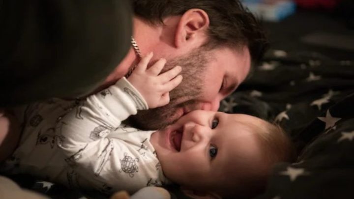 Vader woedend als hij ontdekt wat zijn ouders bij zijn dochtertje hebben gedaan!