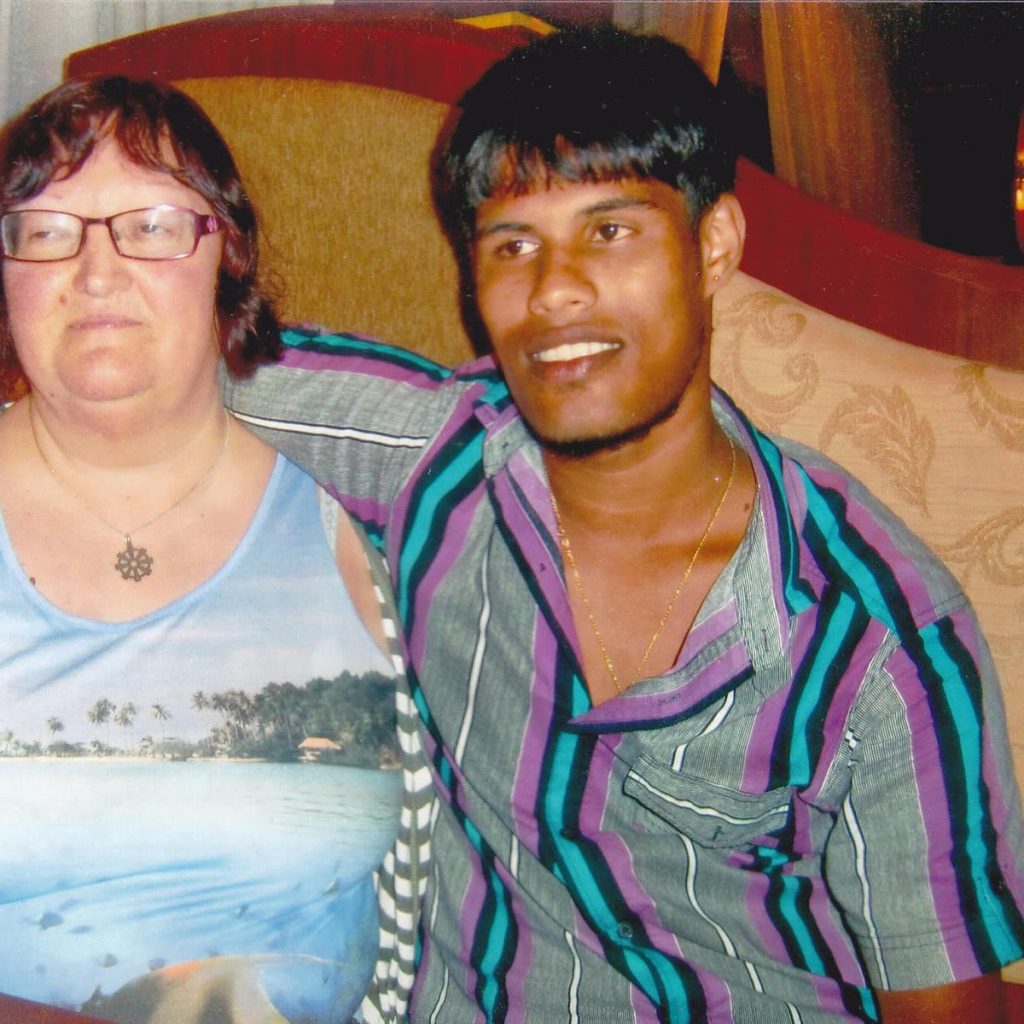 Liefde eindigt in nachtmerrie: Diana (60) verliest alles na relatie met vriendje (24) uit Sri Lanka!😲😱