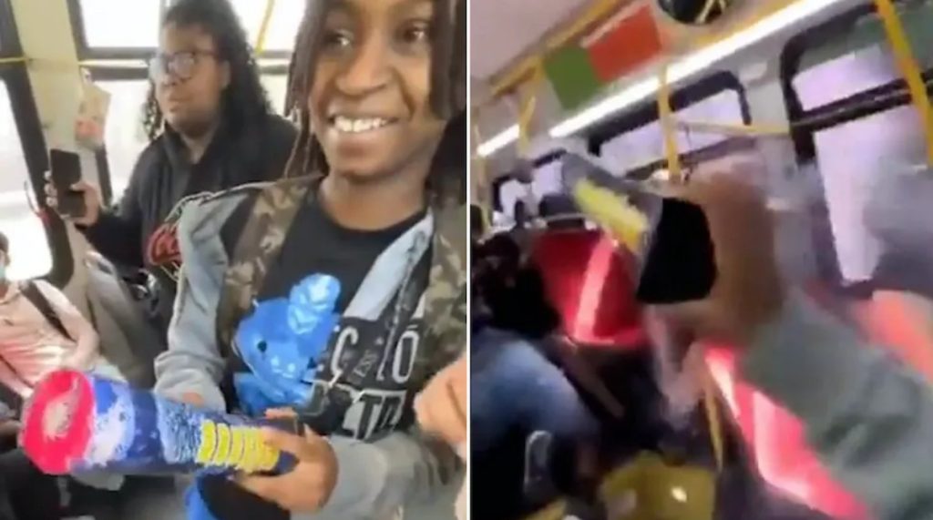 Waar zit het verstand: Meisje steekt vuurpijl af in bus vol met passagiers!