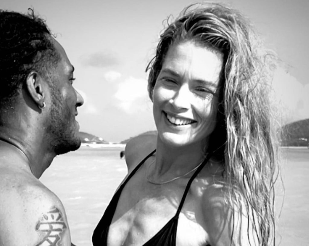 Volgers schrikken zich kapot bij het zien van kiekjes Doutzen: ‘Gaat alles wel goed?’