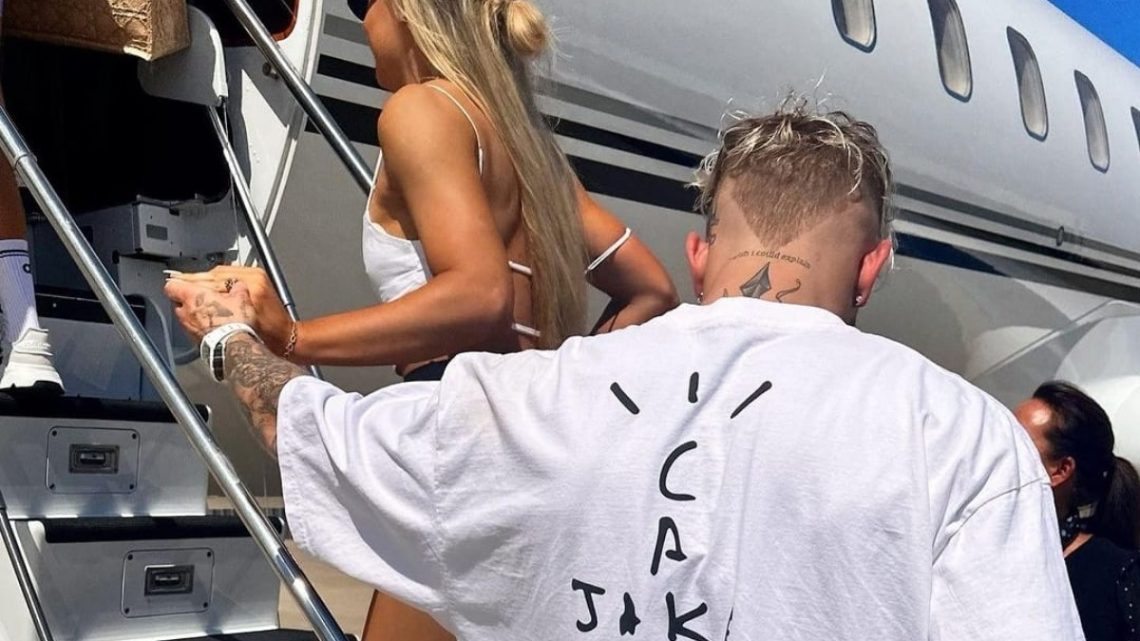 Volgers reageren massaal op post van Jutta en Jake Paul: ‘Moderne versie van Pamela Anderson’