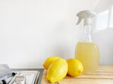 Bespaar geld en tijd: Deze dingen kun je het beste schoonmaken met een citroen!