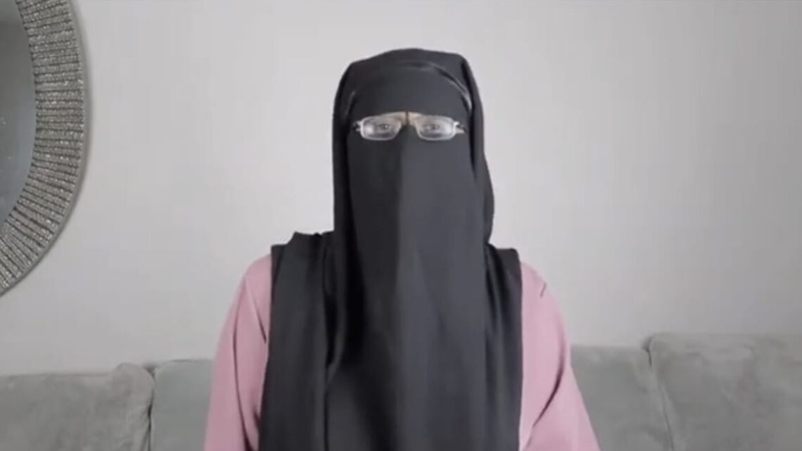 Samira wil iets belangrijks delen over haar niqab: ‘Dit moeten vooral kinderen weten’ Samira wil iets belangrijks delen over haar niqab: ‘Dit moeten vooral kinderen weten’