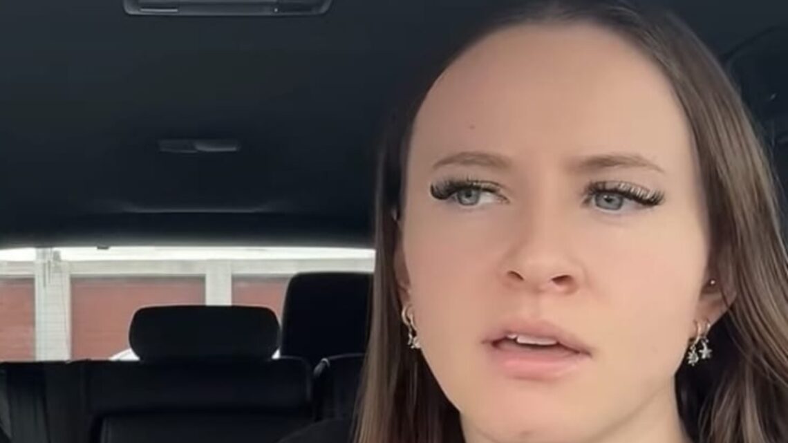 Marijn doet bizarre ontdekking in auto van bevriend stel: ‘Ik weet niet wat te doen’ Marijn doet bizarre ontdekking in auto van bevriend stel: ‘Ik weet niet wat te doen’