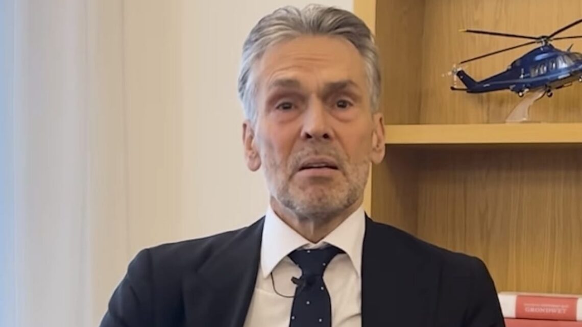 Premier Schoof reageert na bekogeling: ‘Ik ben wel de minister-president van dit land’ Premier Schoof reageert na bekogeling: ‘Ik ben wel de minister-president van dit land’