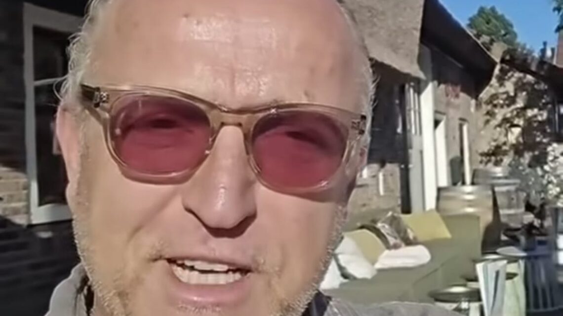 Gordon doet walgelijke uitspraak over Jonnie Boer: ‘Hoe krijg je het je strot uit?’ Gordon doet walgelijke uitspraak over Jonnie Boer: ‘Hoe krijg je het je strot uit?’
