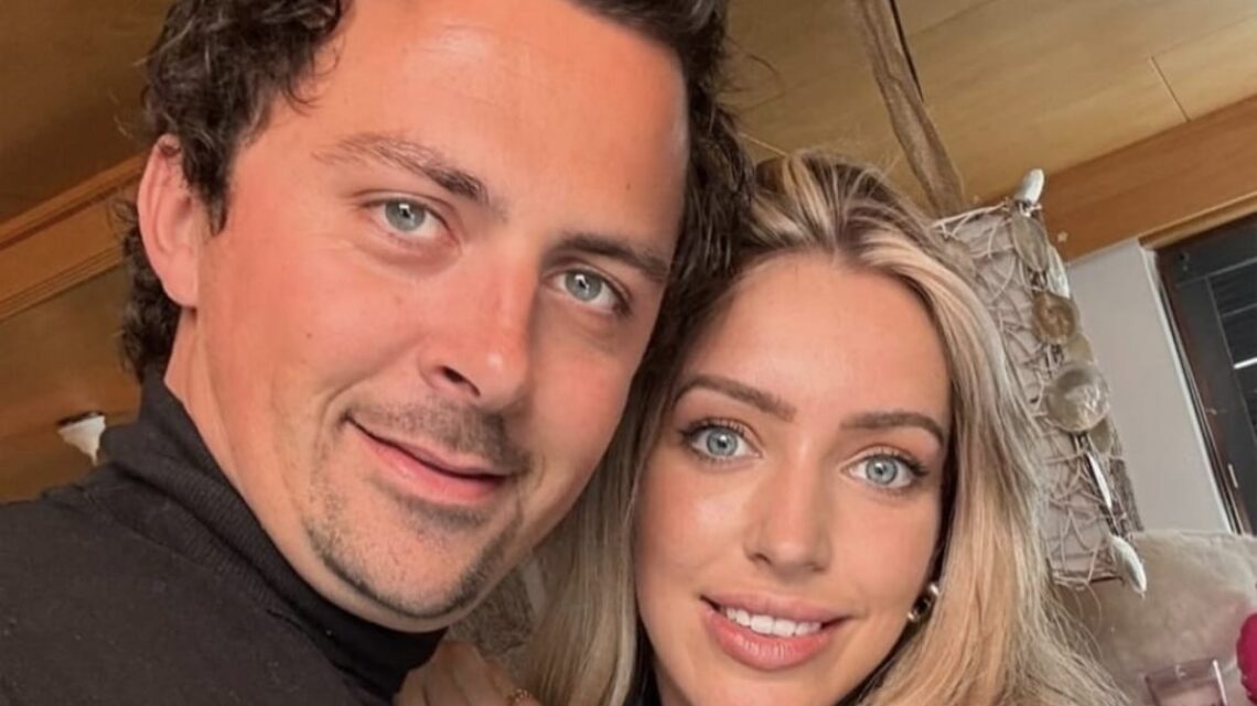 Dik vraagteken bij relatie Mike en Denise: ‘Hun gejok helpt in elk geval niet mee!’ Dik vraagteken bij relatie Mike en Denise: ‘Hun gejok helpt in elk geval niet mee!’