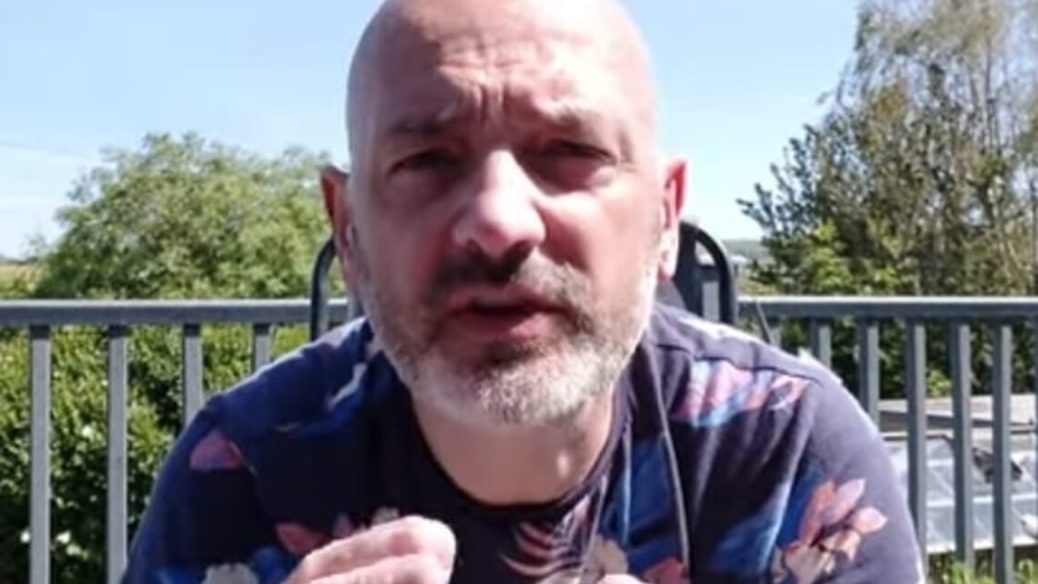 David woest op zijn nieuwe partner: ‘Van mijn kinderen blijf je gewoon af!’ David woest op zijn nieuwe partner: ‘Van mijn kinderen blijf je gewoon af!’