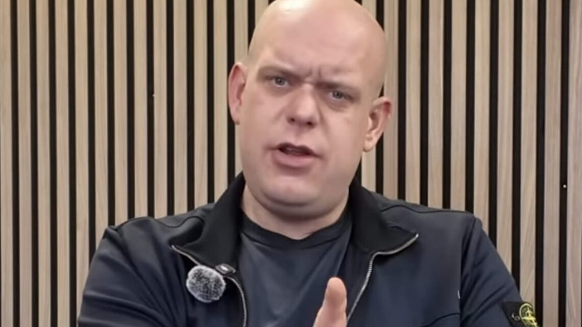 Verhaal rondom scheiding Michael van Gerwen wordt nog gekker: ‘Toen begon alles te dagen’ Verhaal rondom scheiding Michael van Gerwen wordt nog gekker: ‘Toen begon alles te dagen’