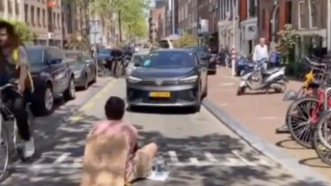 Bestuurder weet wel raad met klimaatactivist: ‘Eindelijk iemand die doorpakt’ Bestuurder weet wel raad met klimaatactivist: ‘Eindelijk iemand die doorpakt’