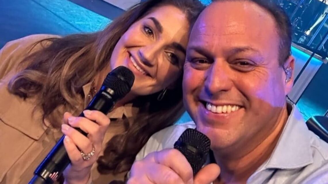 Goed vriend Frans Bauer klapt uit de school over affaire met Sieneke: ‘Niet helemaal koosjer’ Goed vriend Frans Bauer klapt uit de school over affaire met Sieneke: ‘Niet helemaal koosjer’