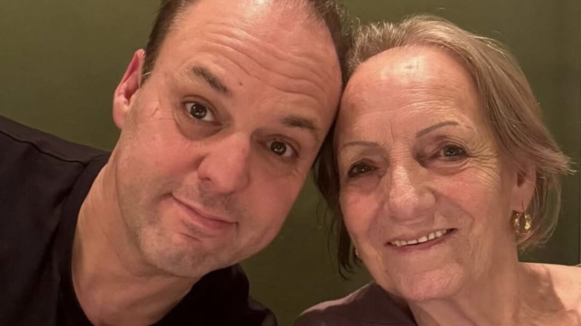 Frans Bauer deelt emotioneel moment: ‘Een grote stap voor ons allen.’ Frans Bauer deelt emotioneel moment: ‘Een grote stap voor ons allen.’