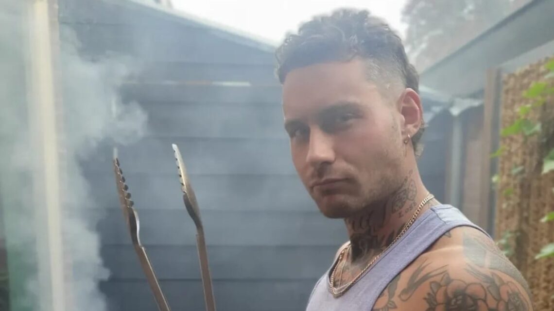 Douwe Bob en gezin gevlucht uit Nederland: ‘Veiligheid is serieus in het geding’ Douwe Bob en gezin gevlucht uit Nederland: ‘Veiligheid is serieus in het geding’