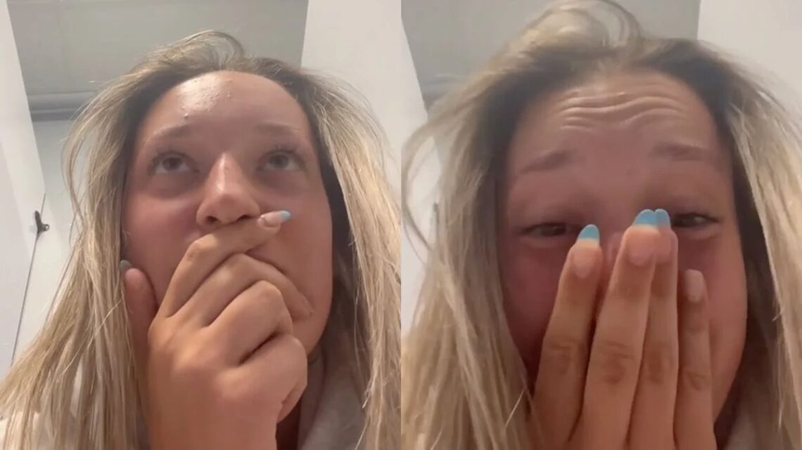 Gezellig op de camping: Vrouw naast haar op het toilet laat zich helemaal gaan! Gezellig op de camping: Vrouw naast haar op het toilet laat zich helemaal gaan!