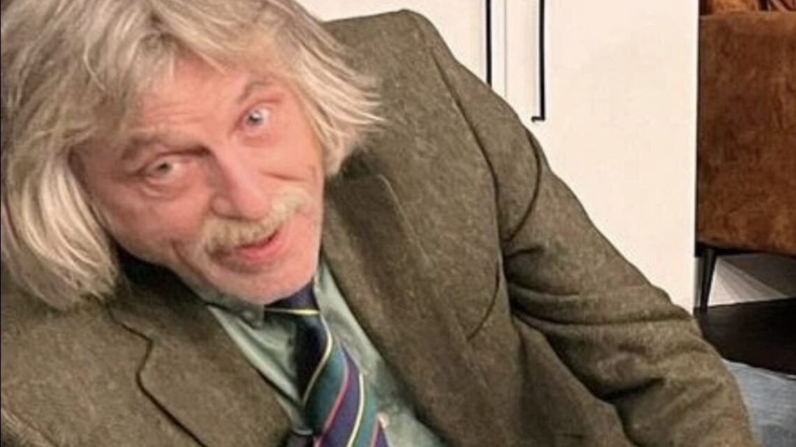 Johan Derksen gaat door het stof: ‘Ik bied mijn nederige excuses aan’ Johan Derksen gaat door het stof: ‘Ik bied mijn nederige excuses aan’